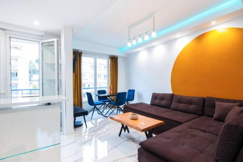 2p Moderne Proche Promenade Des Anglais, Apercu Nizza